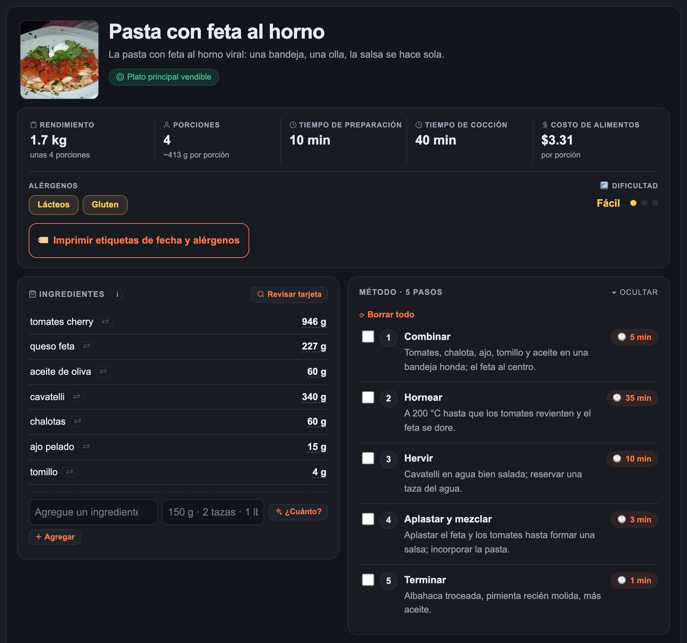 Vista de receta de Chefrys One de una pasta al horno con queso feta, con ingredientes, costo por porción, alérgenos y pasos de preparación cronometrados